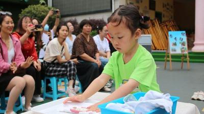 房县幼儿园开展小班组自理能力大比拼活动