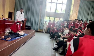 房县化龙学校：急救知识进校园，生命守护在身边
