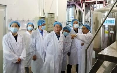 武汉市农科院来房开展“万名科技特派员助力强县工程”活动