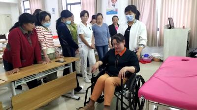 房县人社局：开展就业创业服务活动 为文明城市创建提供保障