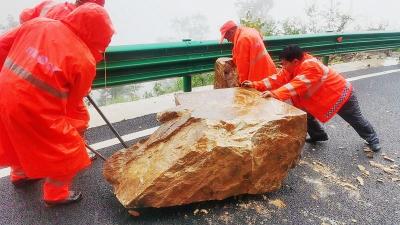 房县交通运输局：闻“汛”而动实抓实干防汛抢险