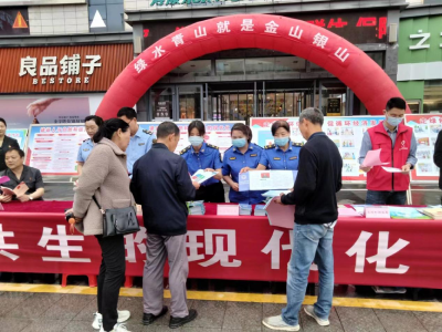房县城管：开展6·5世界环境日垃圾分类宣传活动