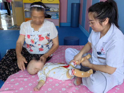 房县保健院：贫困儿童获医疗救助  家长感激“泪洒”现场