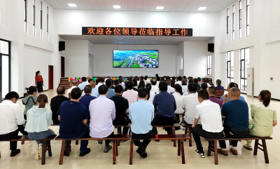 县人大代表培训班开展现场教学活动