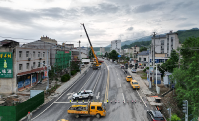 国网房县供电公司：推进电缆入地 提升道路“颜值”