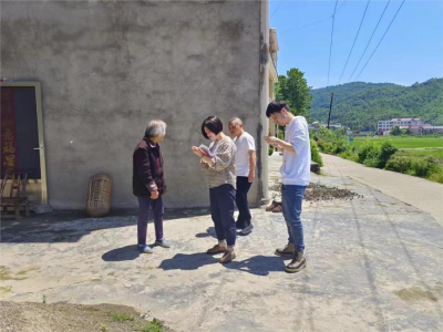 县人社局赴门古寺镇检查社保基金管理工作