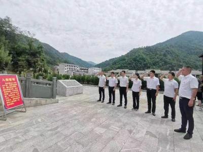门古寺镇财政所开展“缅怀革命先烈 传承红色精神”活动