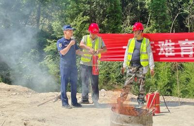 房县交通局：开展防应急演练 防患于未“燃”