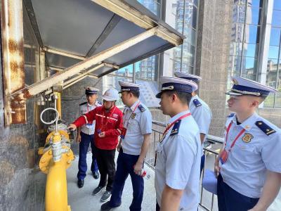 房县消防救援大队开展高层公共建筑“教学式”检查