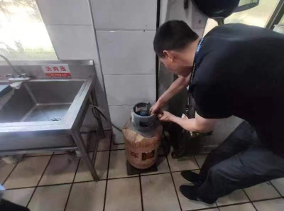 白鹤镇：开展燃气隐患排查 拧紧燃气“安全阀”专项行动