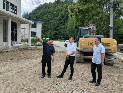 王斌到门古寺镇开展“十包十看十促”活动