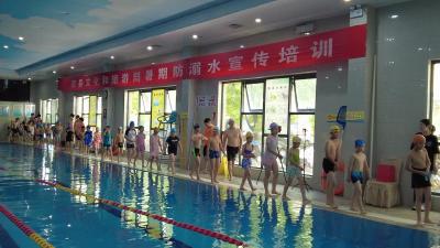 房县组织开展暑期青少年涉水安全演练活动