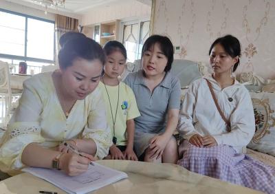 房县东城小学：家访访万家 安全保护航