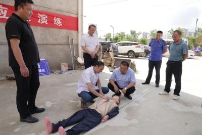 丁杰督导城关“五防”工作并开展巡河