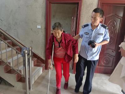 【能力作风建设在行动】走出户籍窗口  入户为民解忧