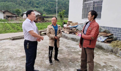 化龙堰镇：入户“送”温暖 群众“看”得见
