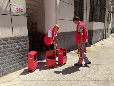 县皮防所为包联小区添置消防灭火器