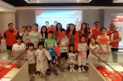 房县招商服务中心开展关心关爱未成年人活动