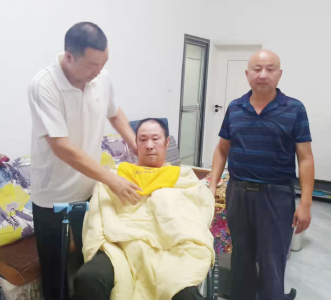 窑淮镇：“八一”慰问送关怀 拥军优属暖人心