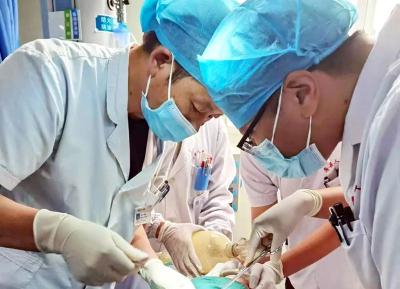 房县人民医院成功抢救急性喉阻塞窒息病人