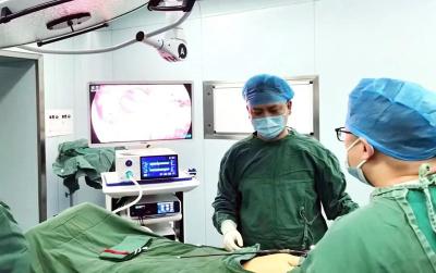 房县人民医院普外科成功为70岁患者摘除30斤腹腔肿瘤