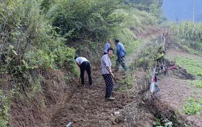 九道乡：村民共修畅通产业路
