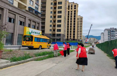 县城投公司：整治小区环境卫生  助力城市文明创建