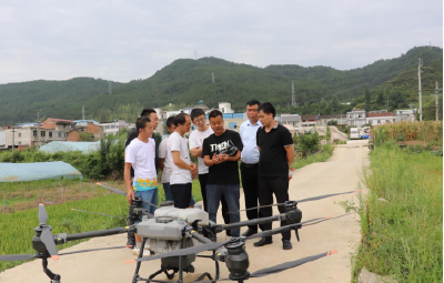 房县农机服务中心 ：培训新“飞手” 注入新动力