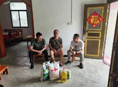 上龛乡：开展“八一”走访慰问活动