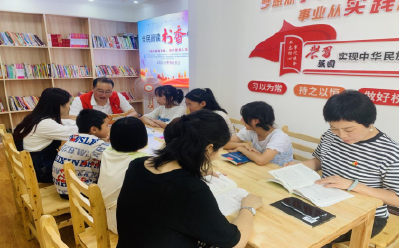 红塔镇：志愿服务点亮农家书屋