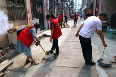 县医疗保障局：整治乱堆乱放 营造整洁有序环境