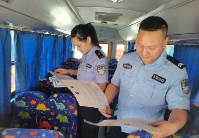 房县公安局交警大队车管所：校车安全大检查 护航平安开学季