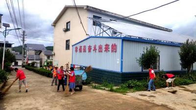 县残联驻化龙堰镇上营村工作队： 开展卫生清扫活动    让村居环境更美丽