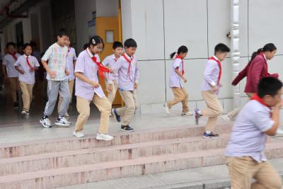 房县思源实验学校：加强消防安全教育 筑牢校园“防火墙”