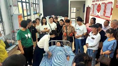 县民政局组织开展养老护理员专题培训