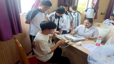 县职校：关爱学生健康 筑牢安全防线