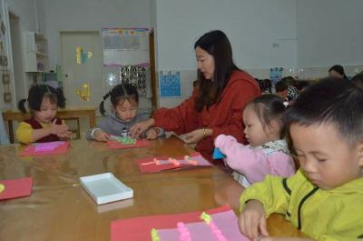 房县幼儿园：童心爱祖国 家园齐合力