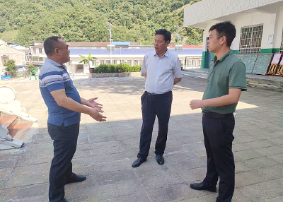 县教育局到上龛乡检查指导开学各项工作