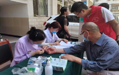 县保健院：爱心义诊进社区 志愿服务暖人心