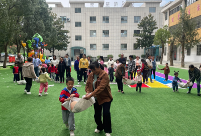 双向奔赴 共育花开——万峪中心幼儿园开展家长开放日活动