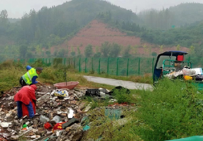 县城管执法局：向偷倒建筑垃圾违法行为“亮剑”