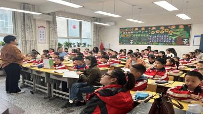 互听互评找差距 互学互助共成长