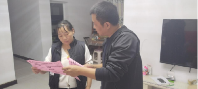 白鹤镇人社中心开展社保服务进万家活动
