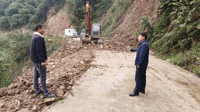 门古寺镇：雨后救灾通路忙 身肩责任显担当
