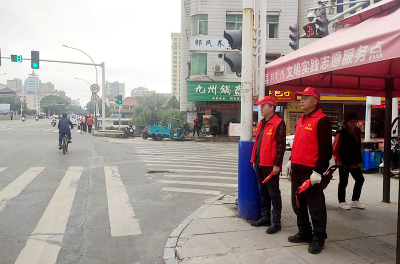 房县退役军人事务局：老兵退役不褪色 交通劝导显本色