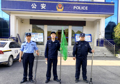 军店镇：抓捕流浪犬只，消除安全隐患 