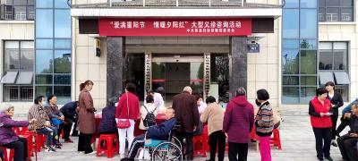 县妇幼保健院：开展“爱满重阳节 情暖夕阳红”大型义诊咨询活动