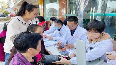 县人民医院：开展“世界卒中日”健康义诊活动