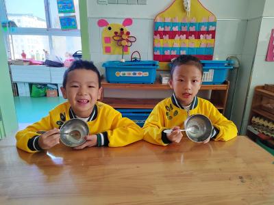 “爱粮护粮 娃娃先行”——房县城关镇中心幼儿园开展节约粮食宣传活动