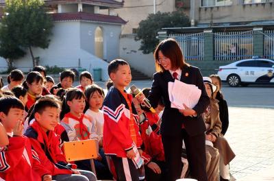 城关镇联观小学：法制宣传进校园普法教育促成长